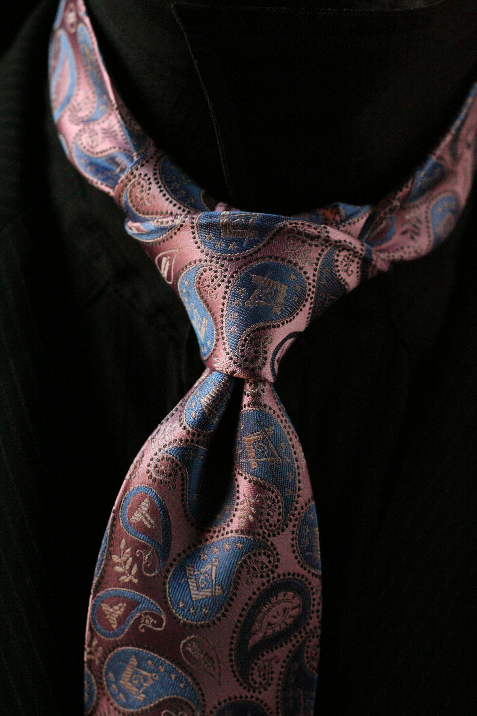 Gunmetal Pink Masonic Paisley Necktie - FraternalTies